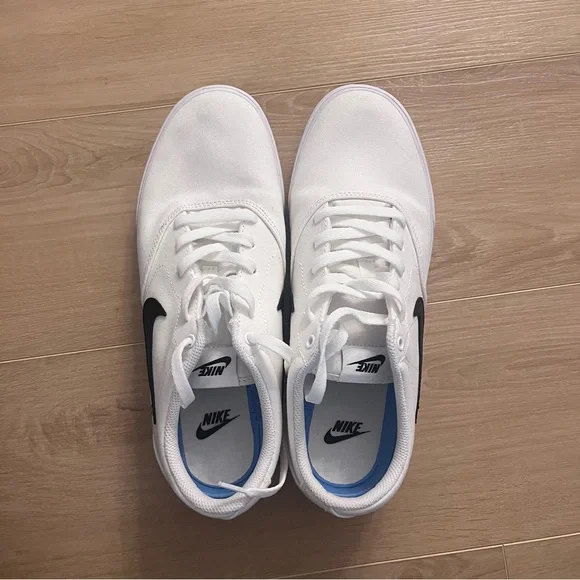 Nike Men's White and Black Sneakers - Picture 4 of 4